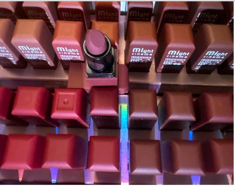 might cinema lipstick ultra HD velvety matte درجه 209